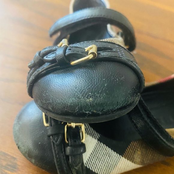 Authentic Burberry Kids shoe - Picture 3 of 8